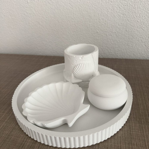 Minimal decorative set like new