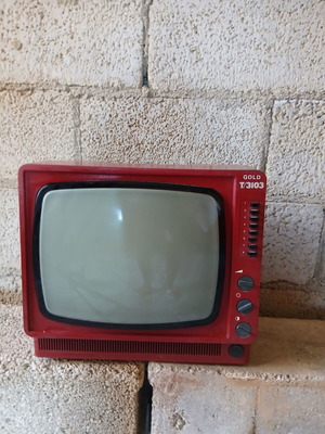 Vintage TV μοντέλο Gold T3103 σαν καινούργιο, κόκκινο χρώμα συλλεκτικό
