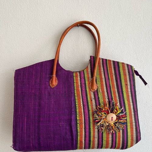 Straw bag with decorative flower new, purple