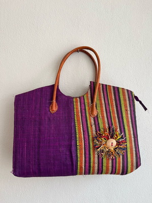Straw bag with decorative flower new, purple