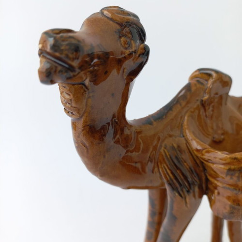 Camel vintage ceramic salt and pepper shaker like new