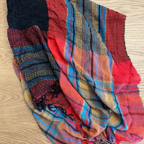 ZARA Pashmina like new, multicolored with soft fabric 1.40x1.40