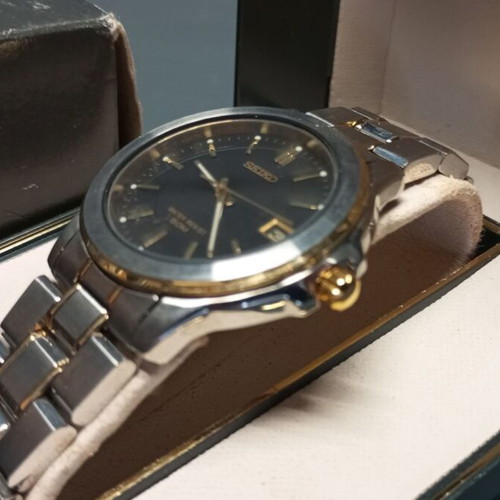 Seiko V742-8119 men's two-tone quartz wristwatch 38mm like new