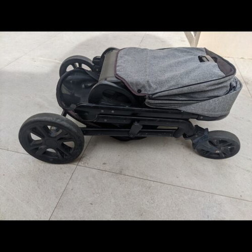 Joie stroller used, functional with locking button issue