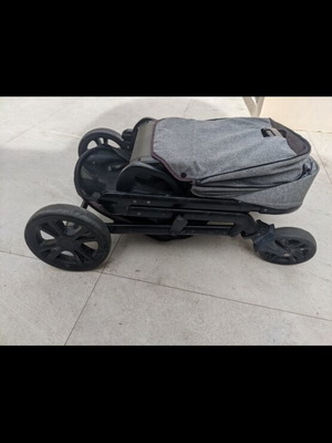 Joie stroller used, functional with locking button issue
