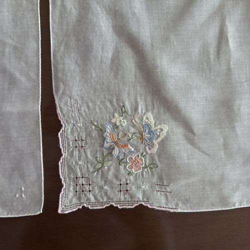 Set of 2 white square napkins with blue butterfly new