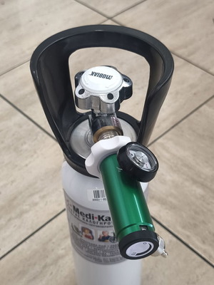 Mobiak Portable Medical Oxygen Cylinder with Aphrodite Flow Regulator new