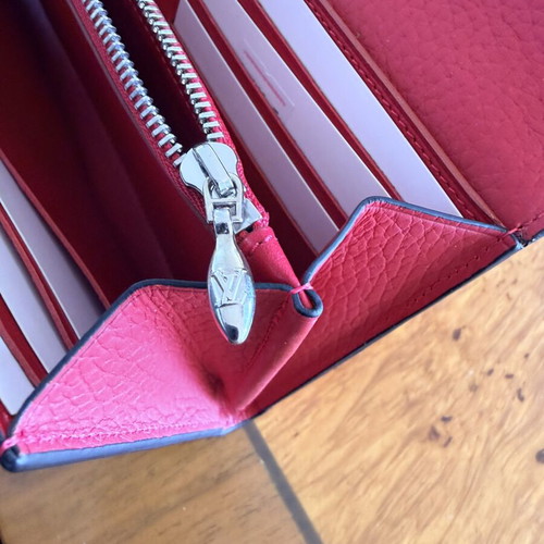 Louis Vuitton Capucines Wallet Taurillon Leather Fuchsia Pink