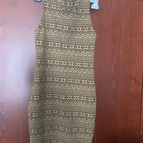 On Line evening dress like new, black and gold, fitted