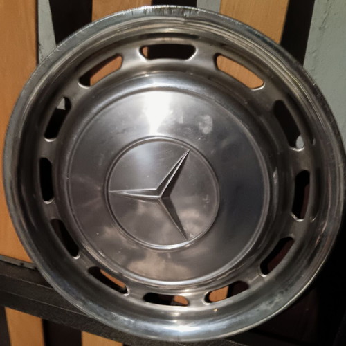 Metal collectible Mercedes w114 - w115 wheel hubcap used