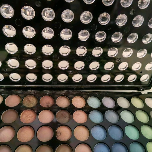 W7 Cosmetics Paintbox 77 eyeshadow palette used with broken opening