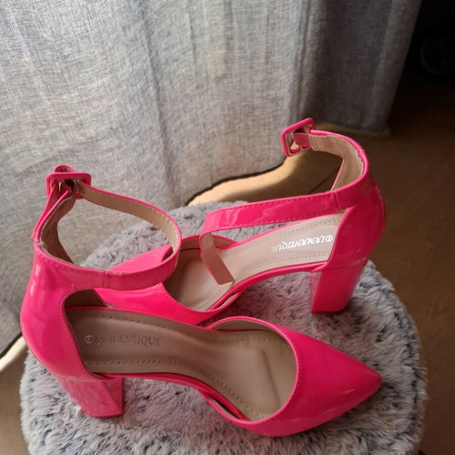 Heels with buckle new, fluorescent pink, size 37