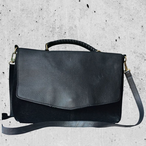 Kiomi black leather briefcase like new