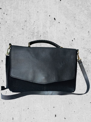 Kiomi black leather briefcase like new