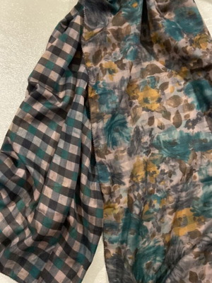 Women's scarves like new