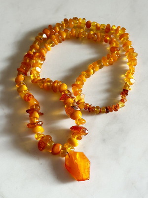 Vintage Baltic amber necklace with pendant like new
