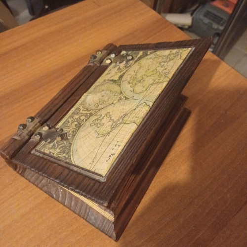 Wooden cigar case used