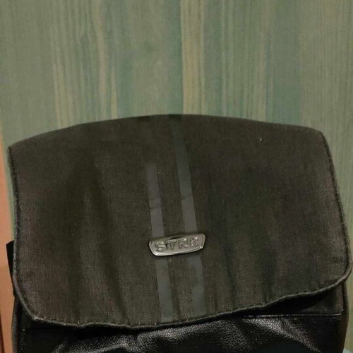 Large Str8 toiletry bag like new, black and gray