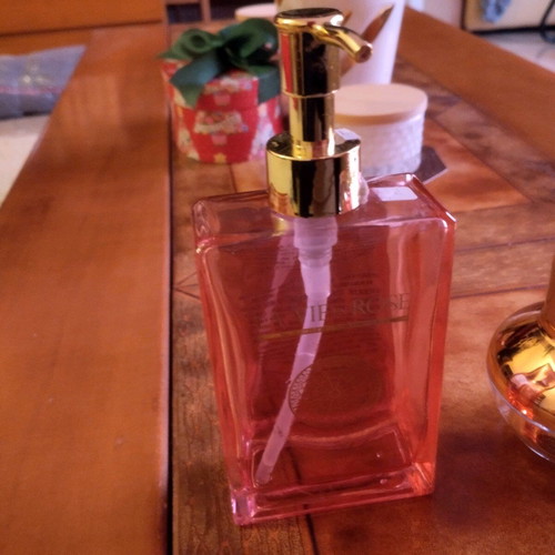 La vie en rose empty packaging used