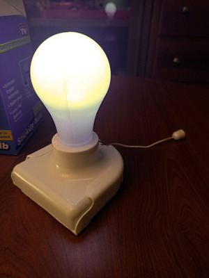 Battery lamp with base like new