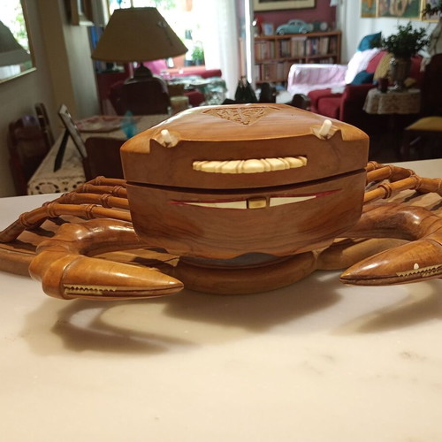 Handmade wooden crab-shaped jewelry box like new