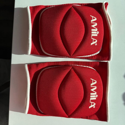Amila knee pads red new