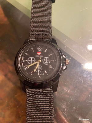 Swiss Army men's wristwatch used with black dial and fabric strap needs battery