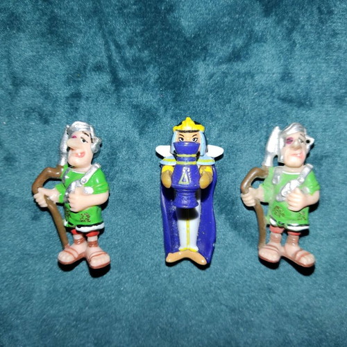 Asterix figures used, pack of 10 from kinder surprise