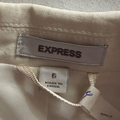 Express women's suit size 6 (S) white used, jacket with skirt