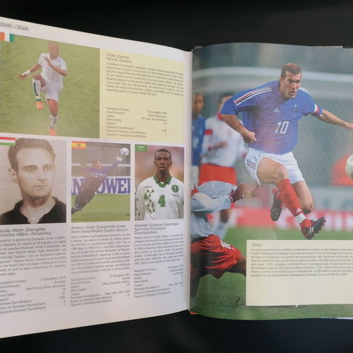 1000 Football Players book like new, Greek edition