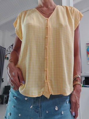 Yellow blouse like new, medium size, lightweight fabric