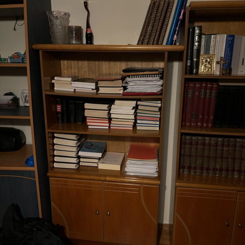 Bookcases like new with closed cabinets, set of 2 pieces