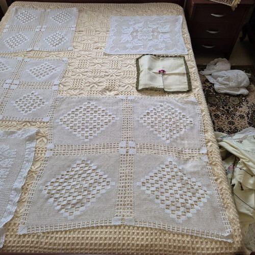 Handmade crochet table linens set of 6, like new, white and other colors