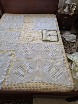 Handmade crochet table linens set of 6, like new, white and other colors