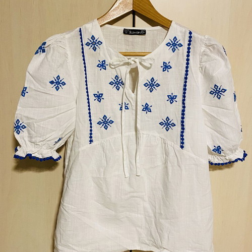 Karon cotton blouse with blue bronderie lace, new, size M