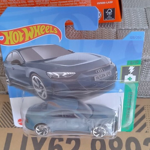 Hot Wheels Audi RS e-tron toy car new in box