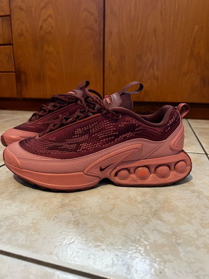 Nike DN special edition sneakers like new, size 44.5, red pink