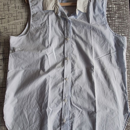 DKNY sleeveless shirt new, blue with white collar