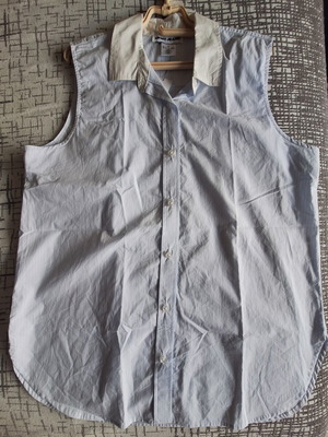 DKNY sleeveless shirt new, blue with white collar