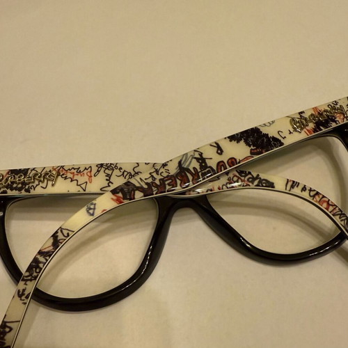 Burberry eyeglasses like new, black and white