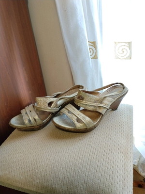 Platform sandals used, gold color, size 38