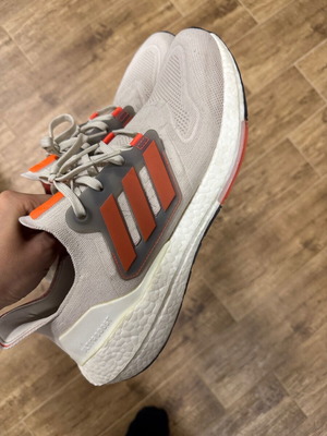 Adidas Ultra Boost 47 σαν καινούργιο, μπεζ αθλητικά παπούτσια