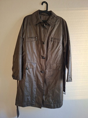 Betty Barclay trench coat used, metallic with quilted lining and belt, size 42