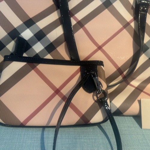 Burberrys classic handbag with wallet new, beige multicolor