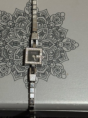 Gucci watch like new