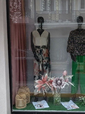 Mannequins set of 2 used, glossy black professional display