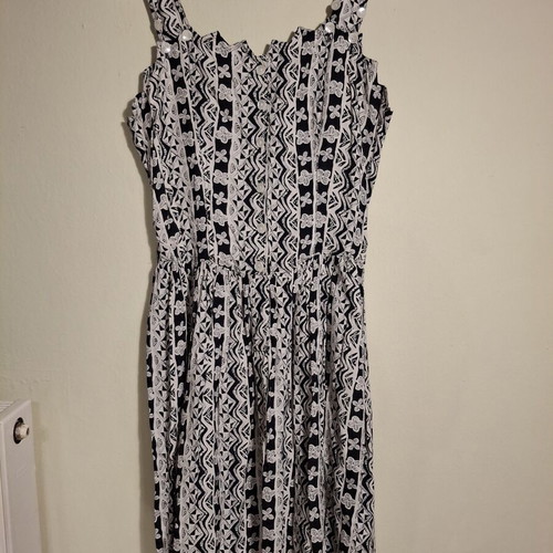 Indian dress like new, 100% viscose with geometric bust design