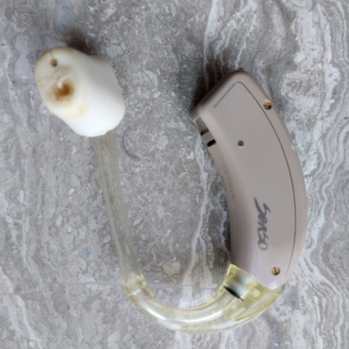 Senso Wider Digital Hearing Aid used with 3 batteries included