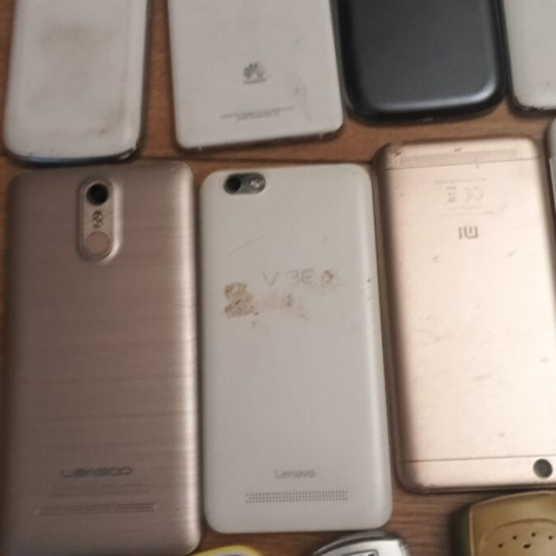 Mobile phones used, pack of 23 various models, no chargers