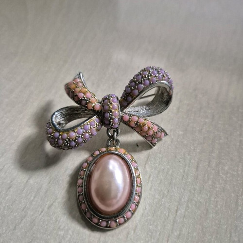 Vintage brooch like new, pink and silver